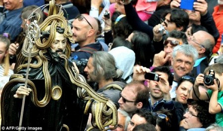 Lễ Hội Rước Rắn Độc Đáo Ở Ý (Italya)
