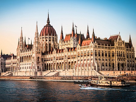 Tòa Nhà Quốc Hội - Biểu Tượng Văn Hóa Lịch Sử Của Nhân Dân Hungary